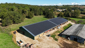 Double hangar agricole avec toiture photovoltaïque à Monclar de Quercy, Tarn-et-Garonne