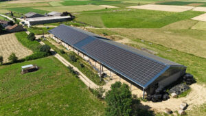 Bâtiment agricole avec toiture photovoltaïque de 500 kWc à Clarac (65)
